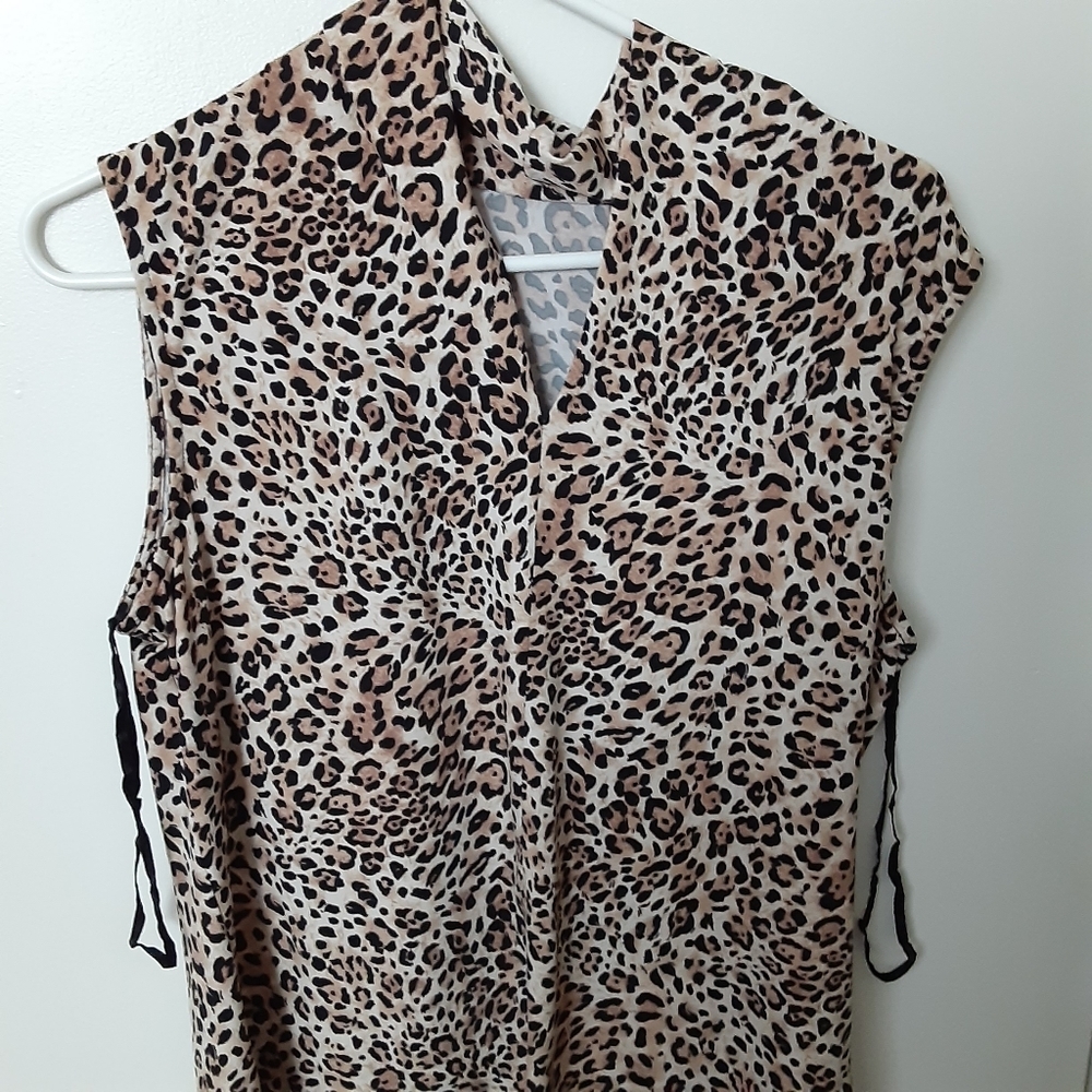 Dress Barn slip on sleeveless leopard print shirt